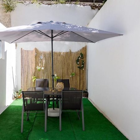 Beautiful And Spacious Apartment In Pagrati أثينا المظهر الخارجي الصورة