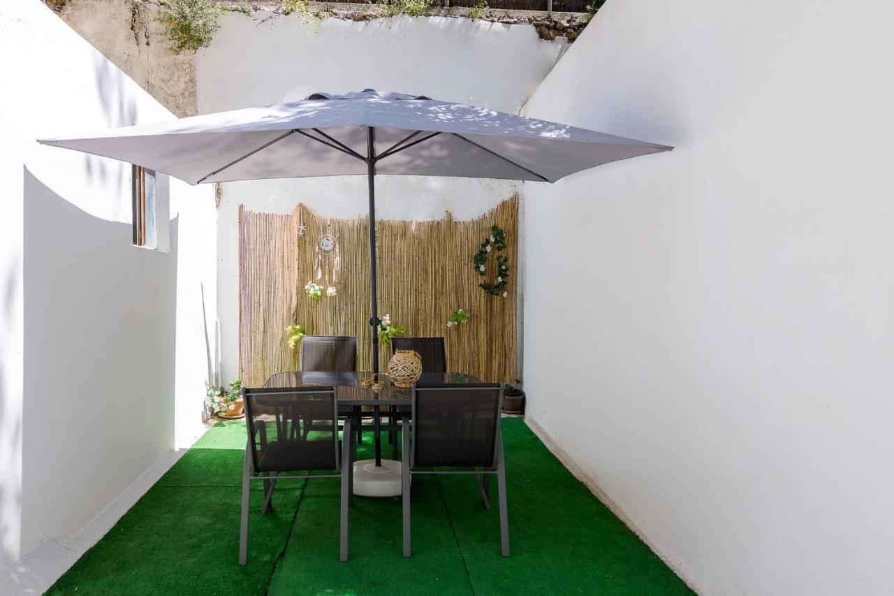 Beautiful And Spacious Apartment In Pagrati أثينا المظهر الخارجي الصورة